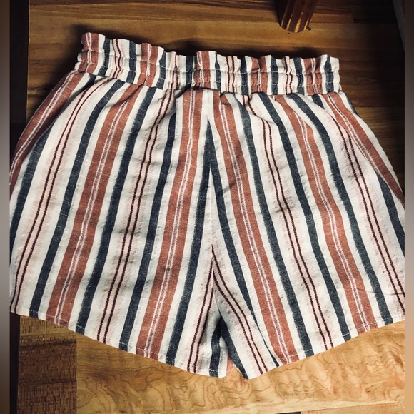 XS Shein ruffle high waisted shorts - Picture 4 of 4